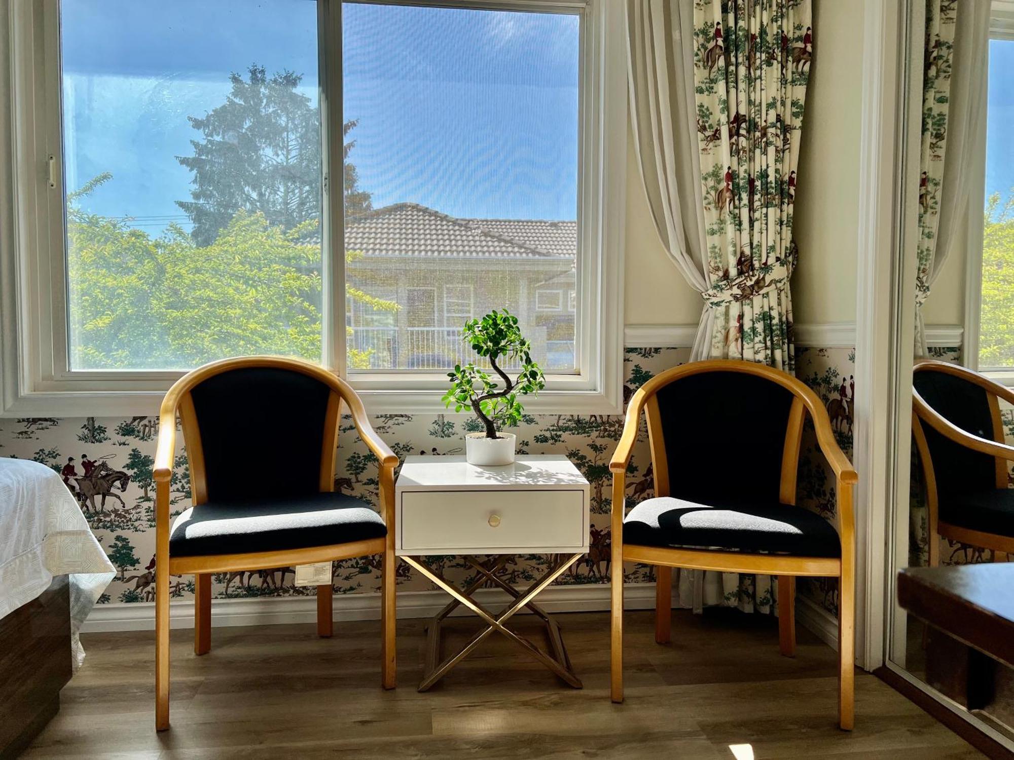 Master Bedroom With Two Queen Sized Bed Richmond Exteriör bild